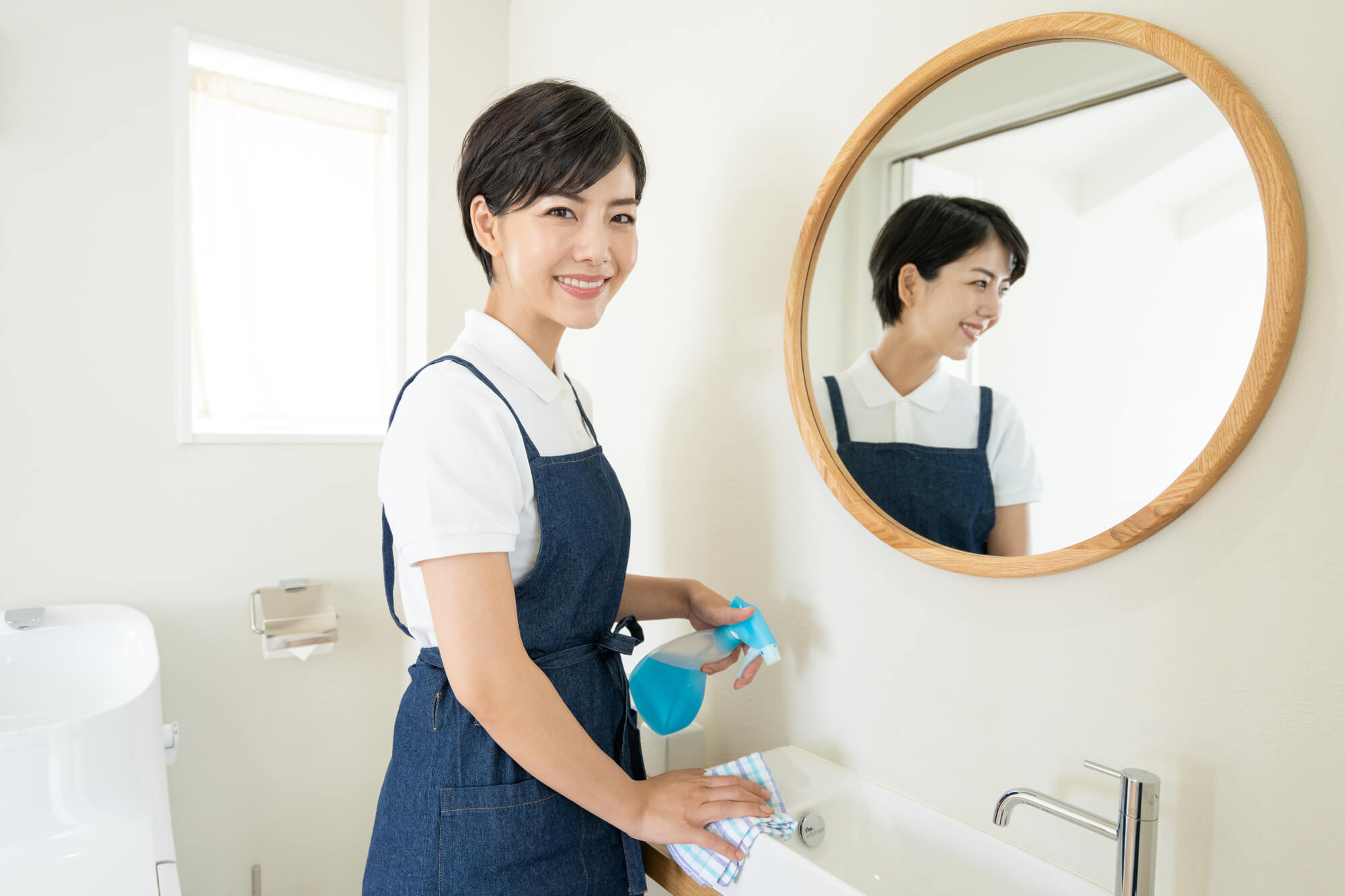 トイレの壁掃除でカビを落とす！掃除方法や予防法を解説